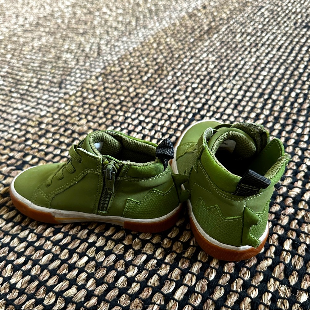 Cat and Jack kids shoes. Size 7.